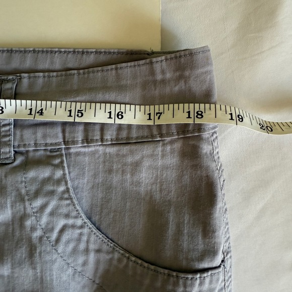 Gloria Vanderbilt Women's Shorts Size 16 Gray Bermuda Style‎ Casual Summer - Picture 4 of 6